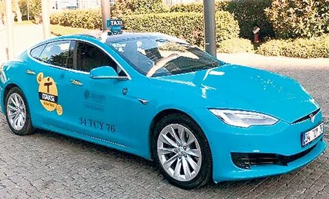 سائق بسيارة: المسؤوليات والتحديات في الطريق